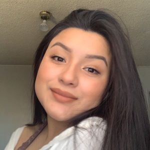 Meet your Posher, Nayeli